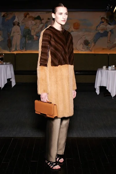 Look 10